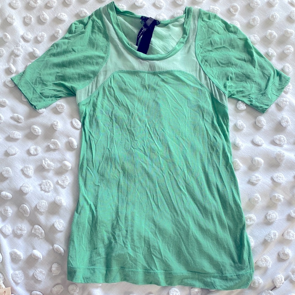 POLECI asymmetrical tee 💚